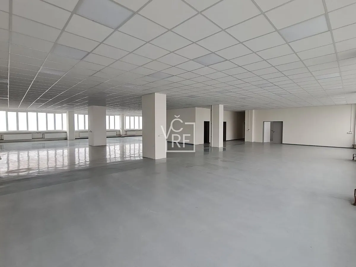 Pronájem kanceláře 2400 m²